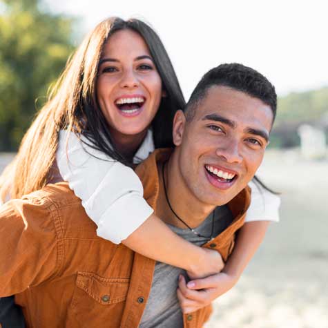 garantía, pareja sonriendo